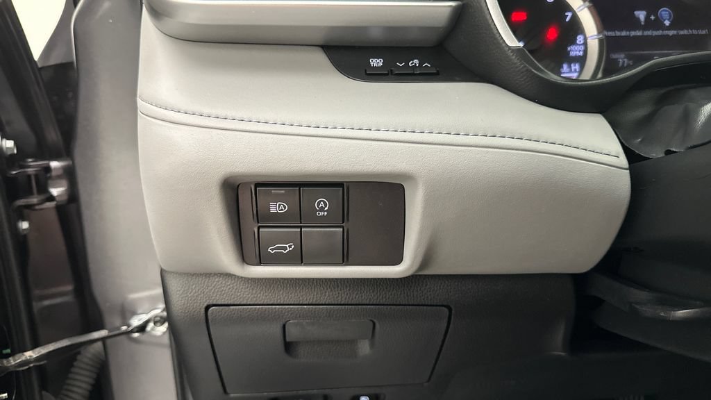 Certified 2024 Toyota Highlander XLE AWD/4WD image 30