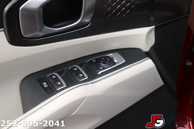 Certified 2025 Kia Sorento EX w/ Panoramic Sunroof Package FWD image 12