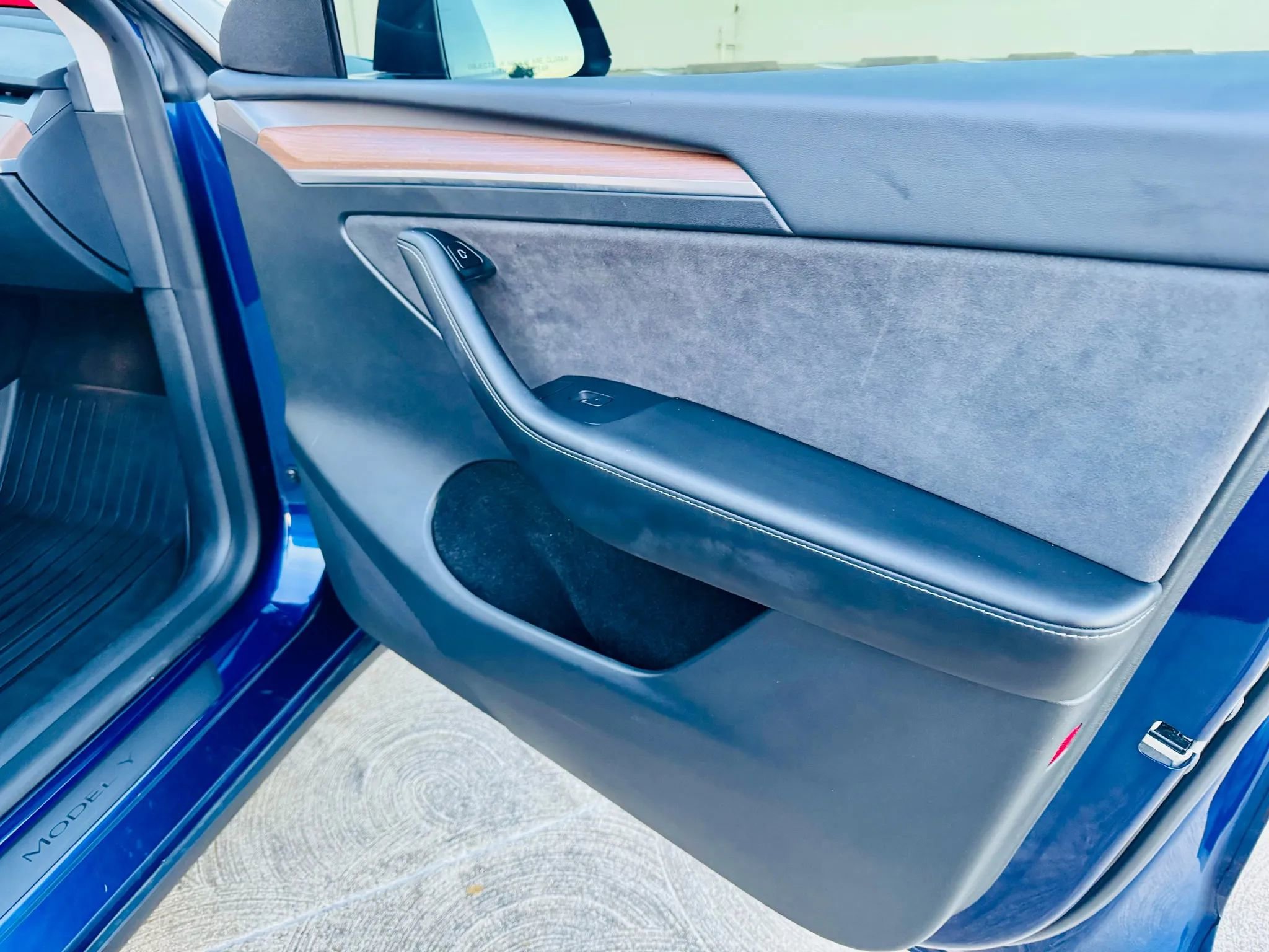 Used 2023 Tesla Model Y Performance image 36