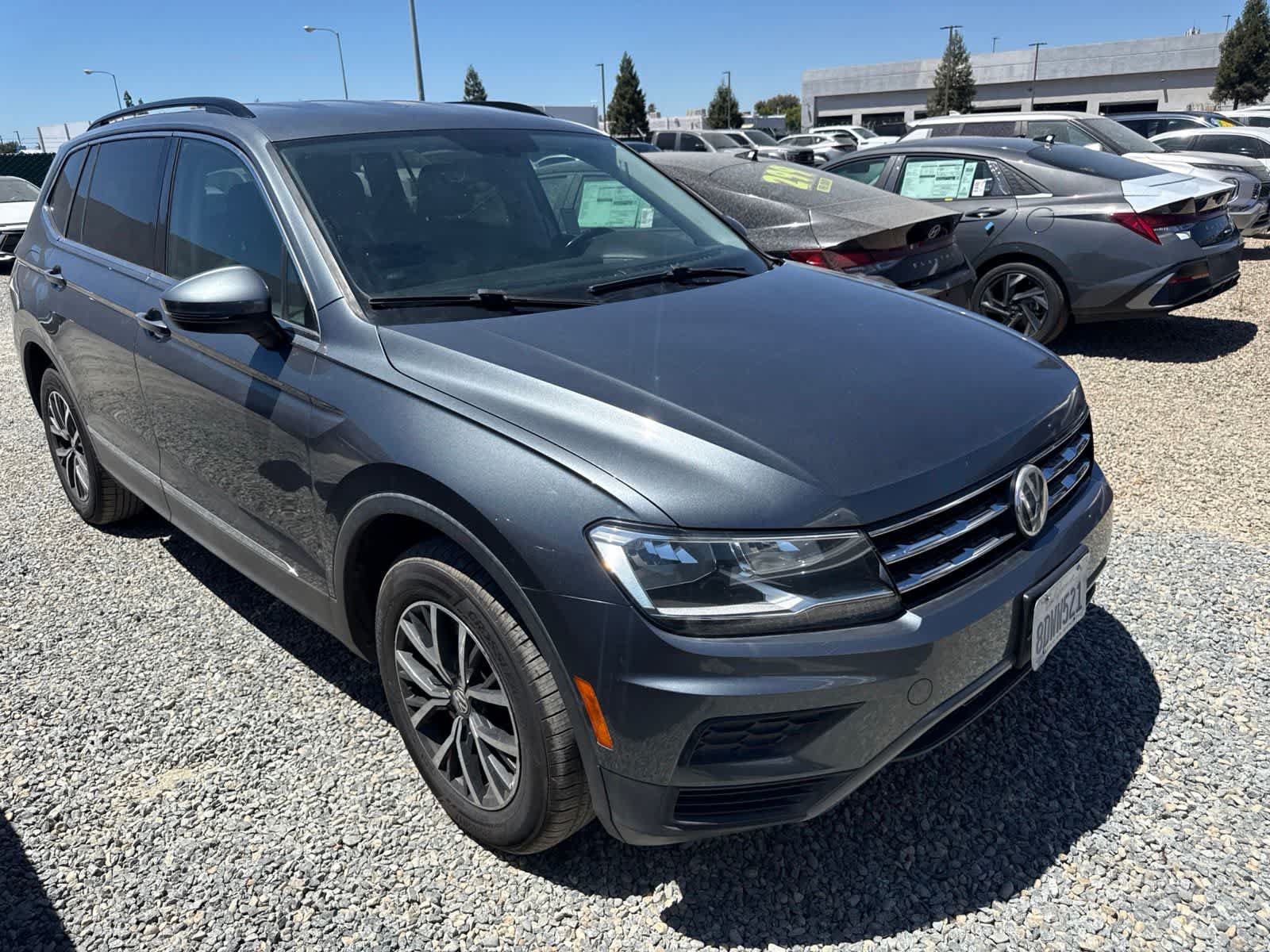 Used 2018 Volkswagen Tiguan SE FWD image 3