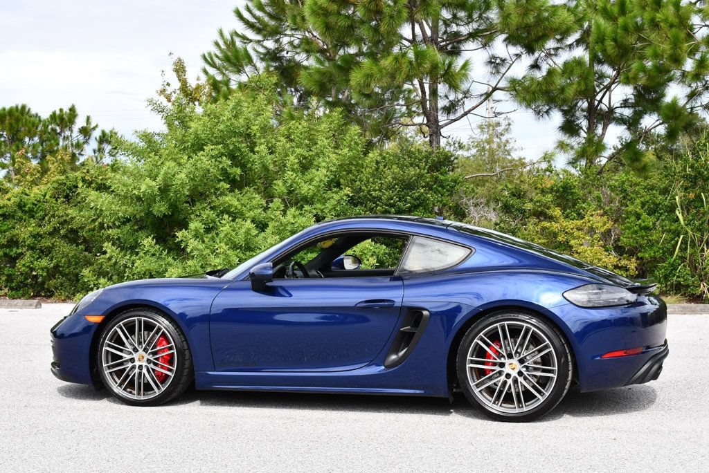 Used 2022 Porsche 718 Cayman GTS RWD image 4