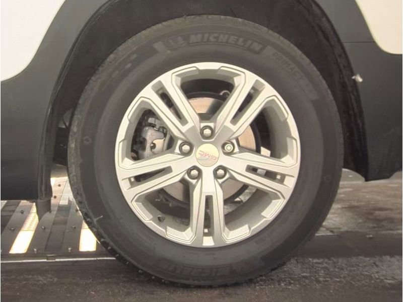 Used 2022 GMC Terrain SLE w/ Driver Convenience Package FWD image 12