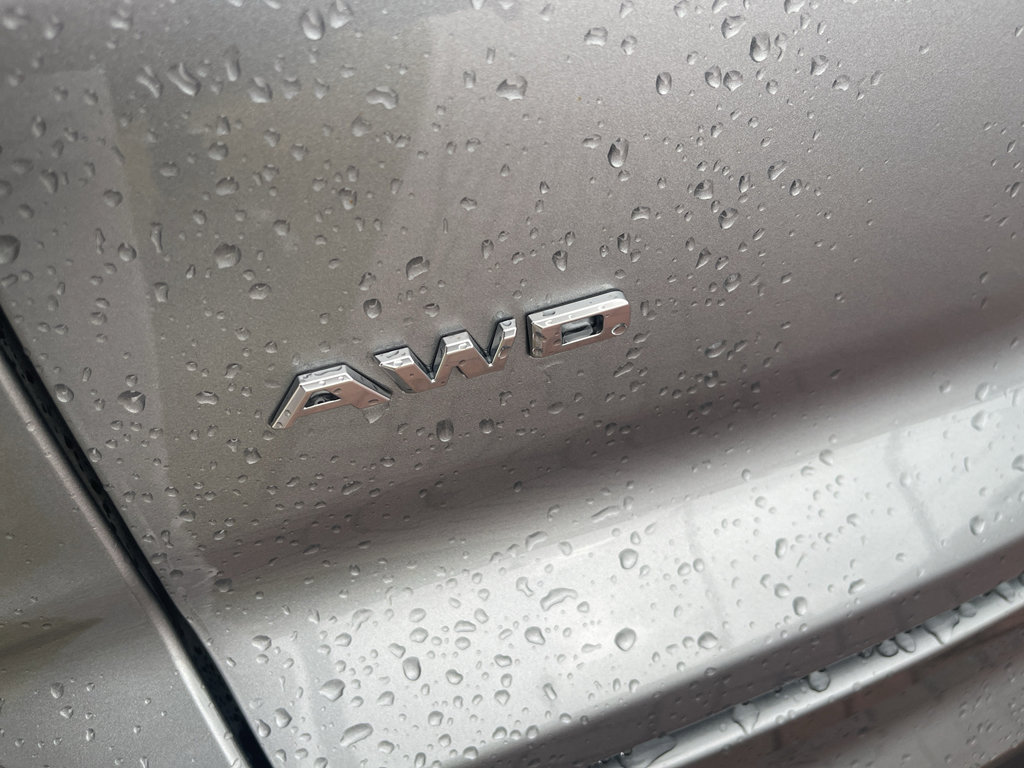 Used 2025 Cadillac XT4 Premium Luxury image 12