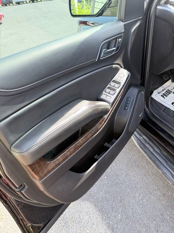 Used 2016 Chevrolet Tahoe LT w/ Luxury Package image 8
