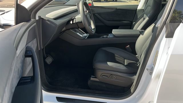 Used 2026 Tesla Model Y Long Range image 15