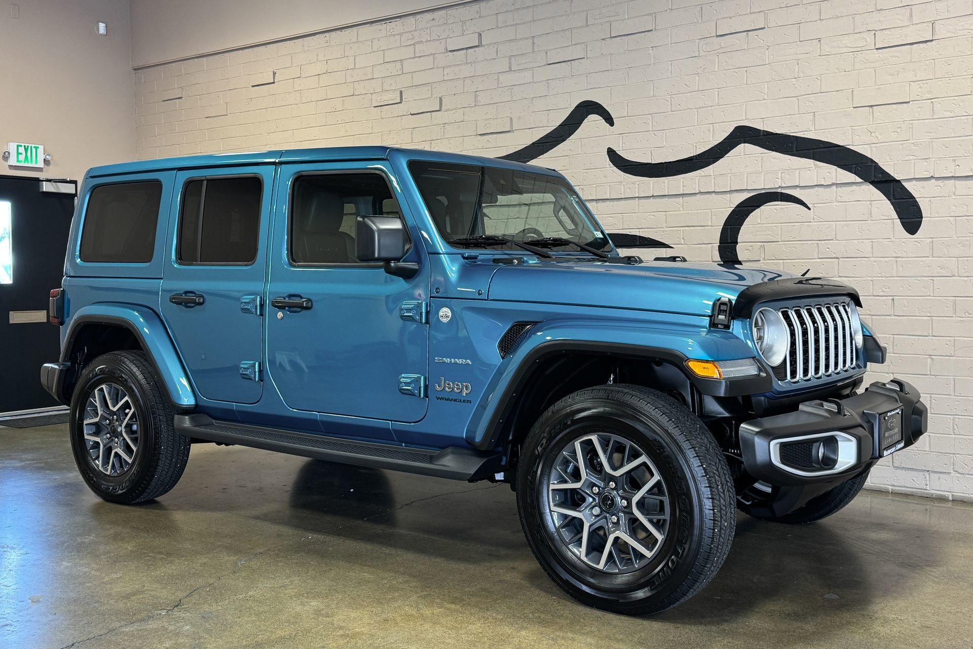 Used 2024 Jeep Wrangler Unlimited Sahara w/ Safety Group AWD/4WD image 3