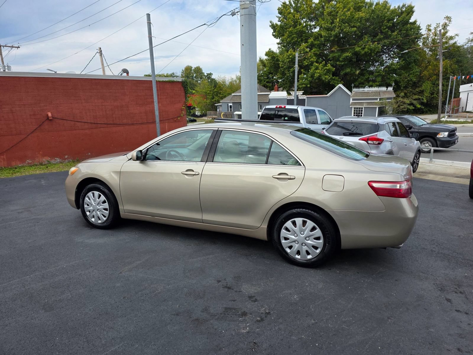 Used 2009 Toyota Camry LE FWD image 5