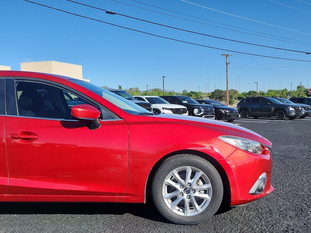Used 2016 MAZDA MAZDA3 i Touring w/ Popular Equipment Package FWD image 4