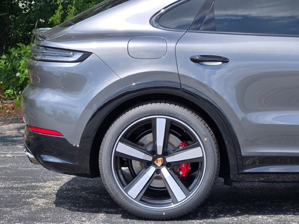 New 2025 Porsche Cayenne GTS image 14