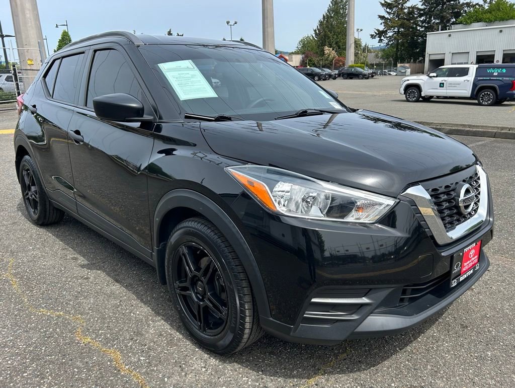 Used 2018 Nissan Kicks S FWD image 3