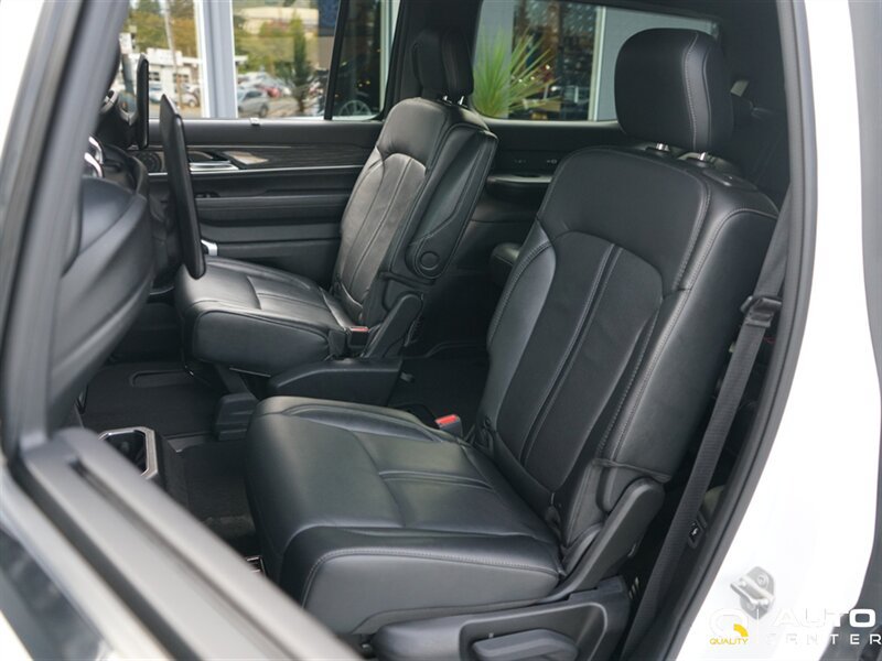 Used 2022 Jeep Wagoneer Series III w/ Convenience Group I AWD/4WD image 32