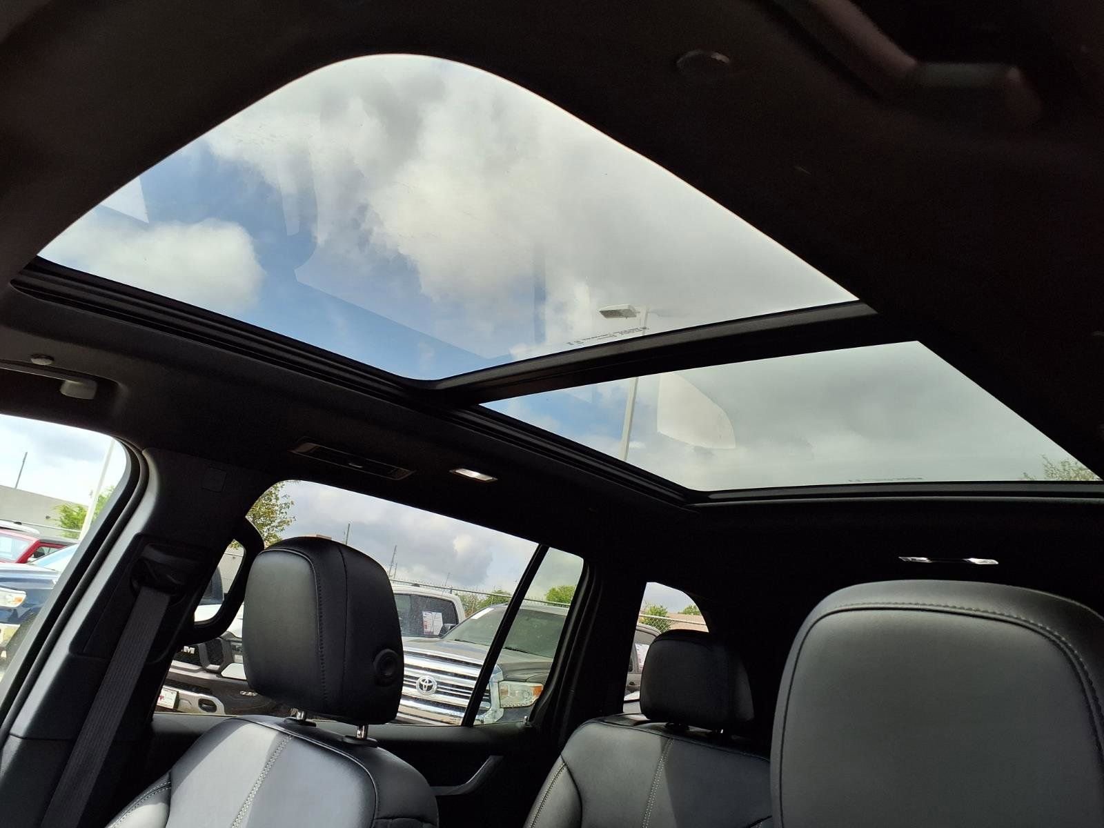 Used 2025 GMC Acadia Elevation w/ Elevation Premium Package image 12