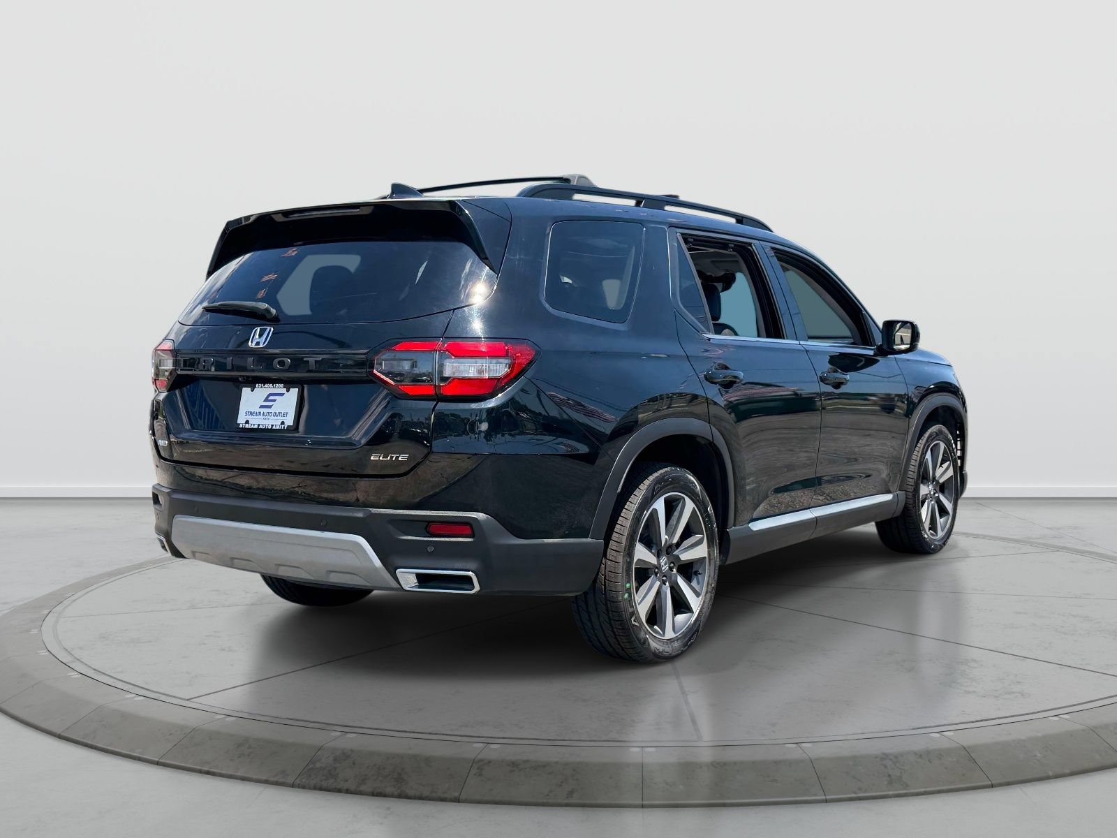 Used 2023 Honda Pilot Elite image 7