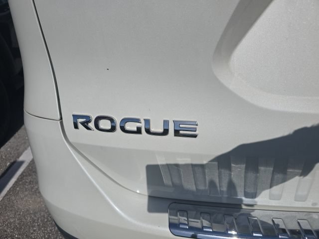 Used 2016 Nissan Rogue SL w/ SL Premium Package FWD image 6