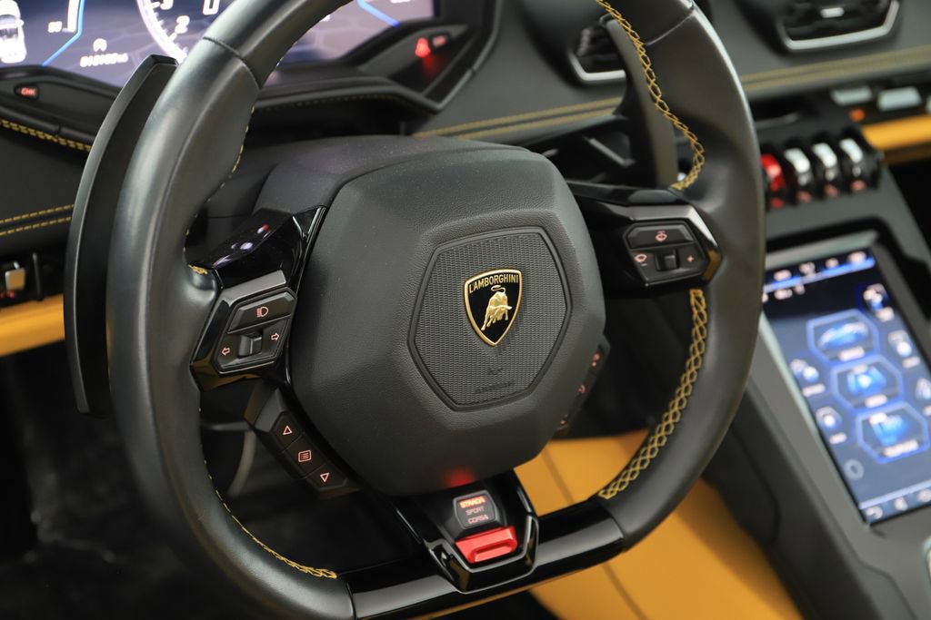Used 2020 Lamborghini Huracan EVO RWD image 16