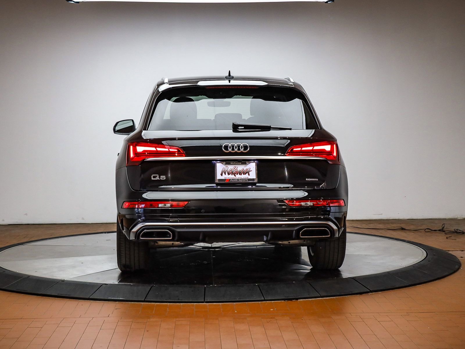 Used 2023 Audi Q5 2.0T Premium w/ Convenience Package AWD/4WD image 3