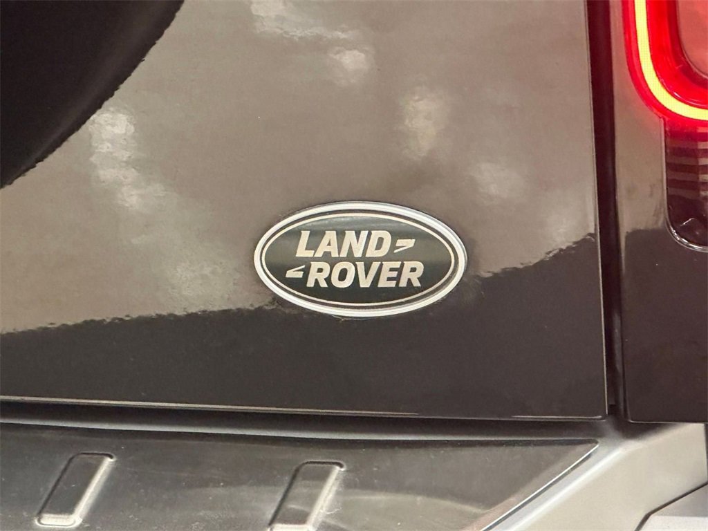 Used 2020 Land Rover Defender 110 First Edition image 8