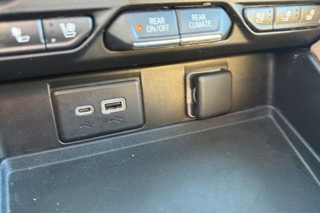 Used 2021 Chevrolet Tahoe Premier w/ Premium Package image 34