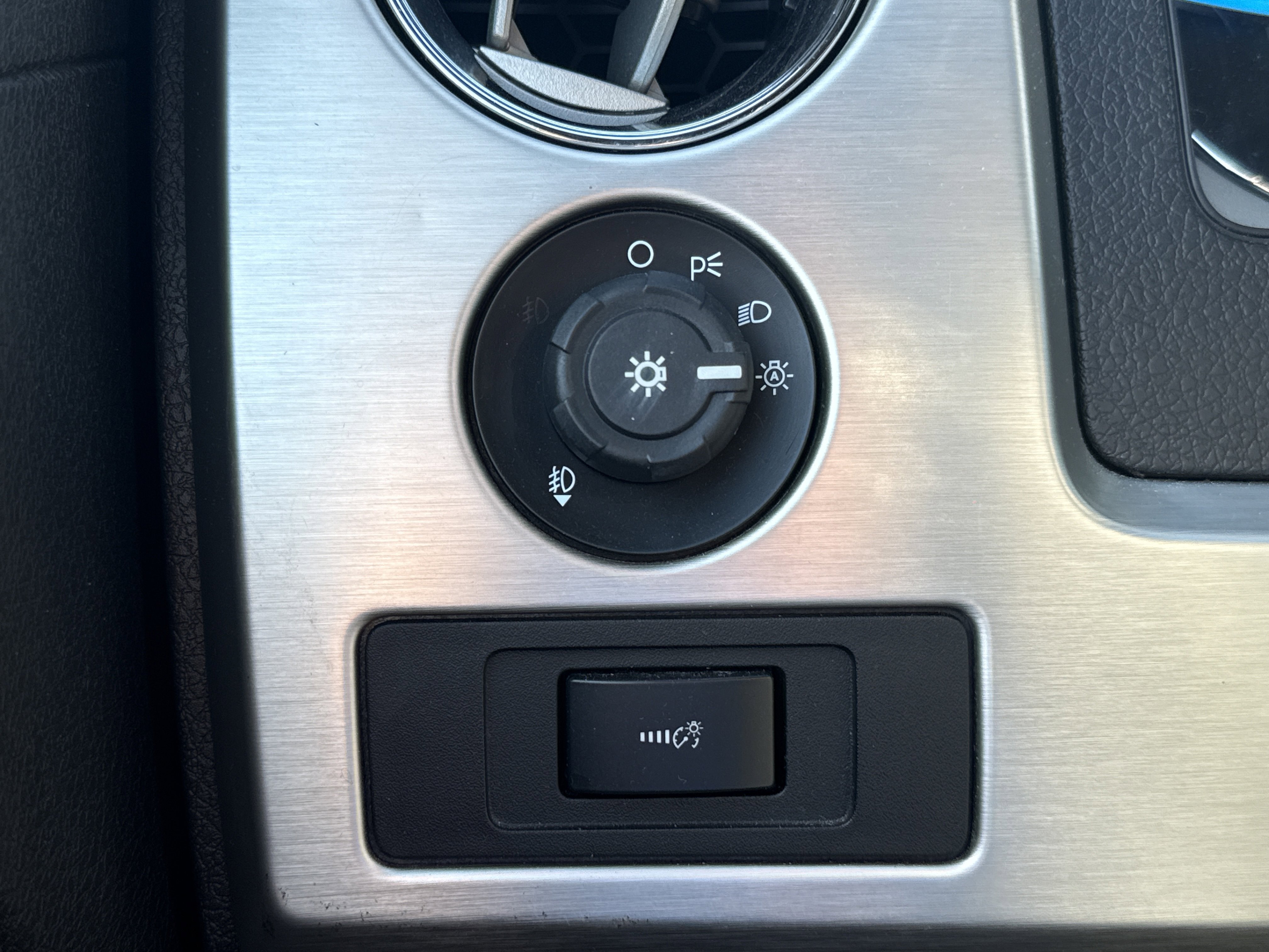 Used 2013 Ford F150 Platinum AWD/4WD image 21
