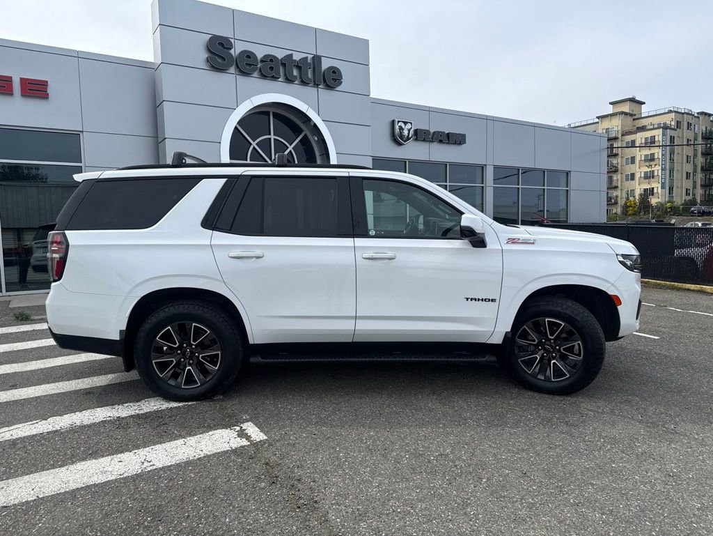 Used 2022 Chevrolet Tahoe Z71 w/ Luxury Package AWD/4WD image 3