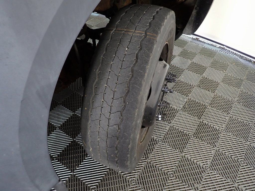 Used 2007 Ford F550 2WD Regular Cab Super Duty image 23