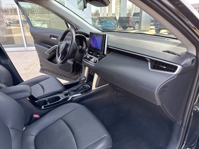 Used 2025 Toyota Corolla Cross XLE image 32