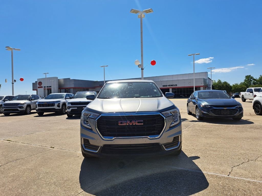 Used 2023 GMC Terrain SLE FWD image 2