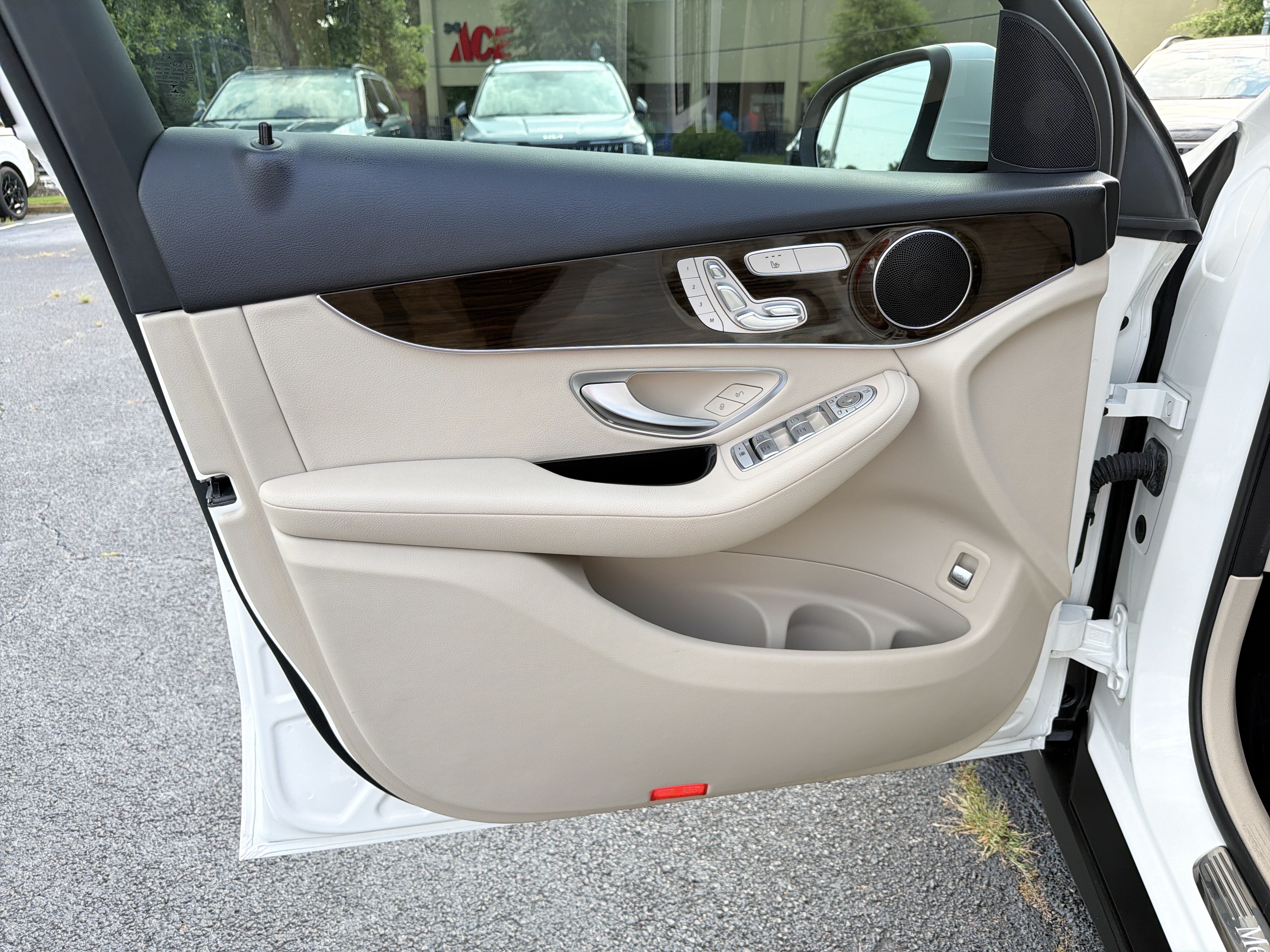 Used 2022 Mercedes-Benz GLC 300 image 12