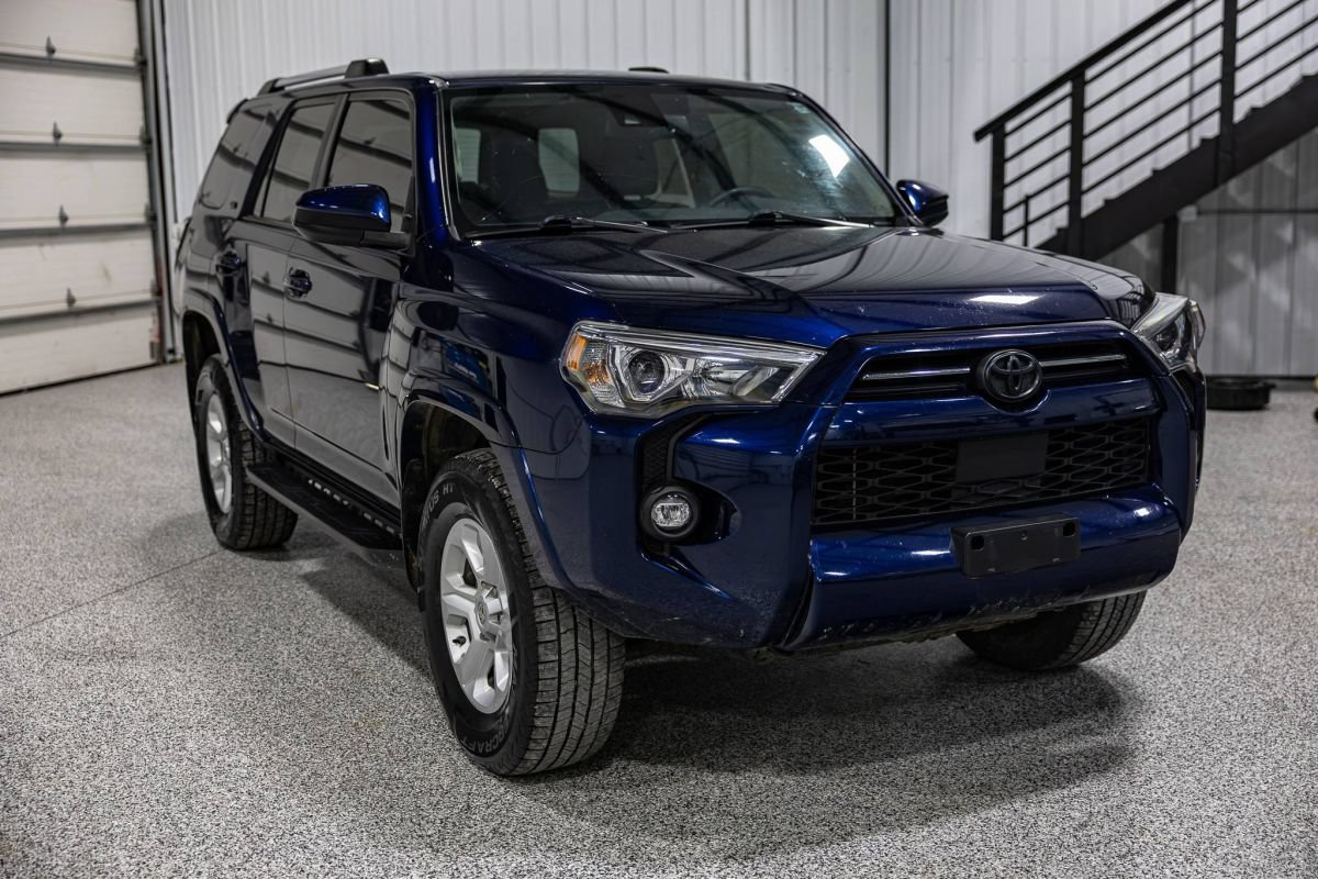 Used 2022 Toyota 4Runner SR5 AWD/4WD image 5