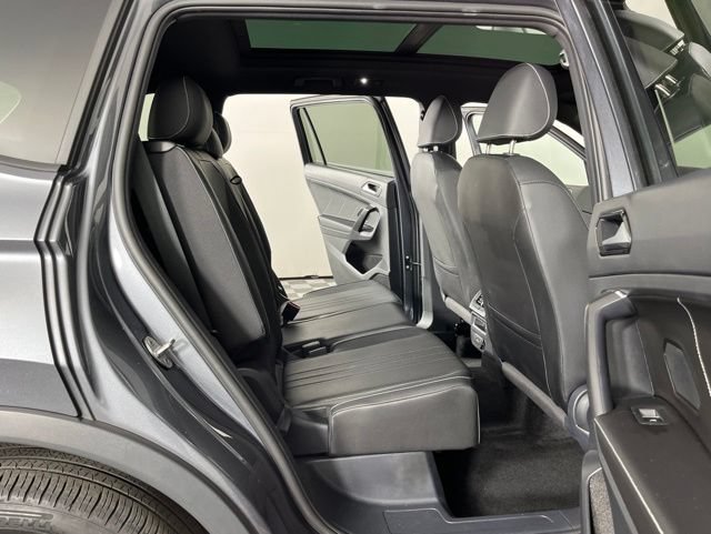 Used 2023 Volkswagen Tiguan SE R-Line FWD image 41