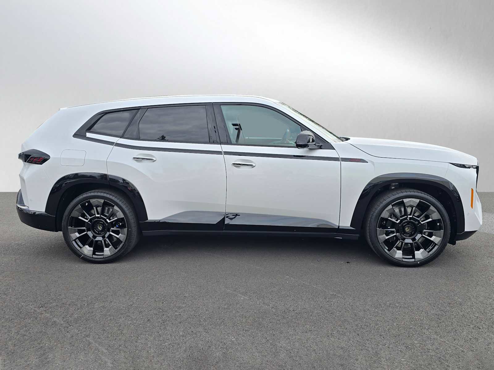 New 2026 BMW XM Label Red image 2