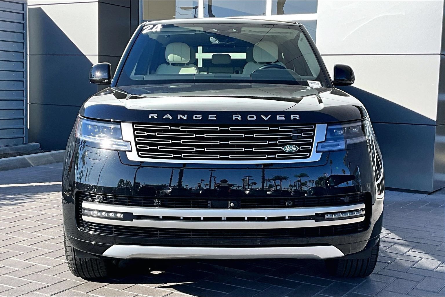 Certified 2024 Land Rover Range Rover SE AWD/4WD image 2