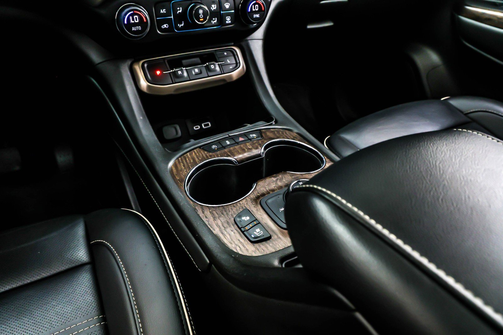 Used 2023 GMC Acadia Denali w/ Black Diamond Edition image 6