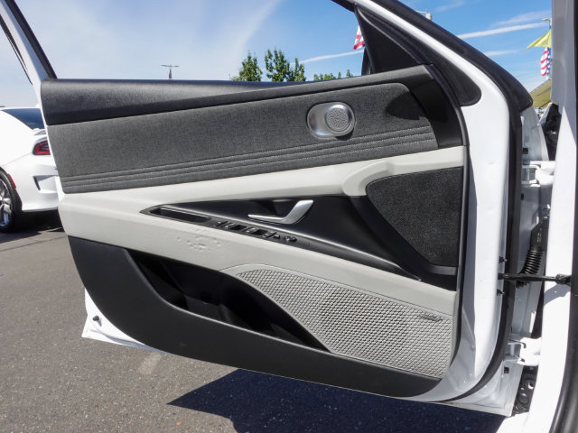 Used 2025 Hyundai Elantra Limited w/ Cargo Package FWD image 17