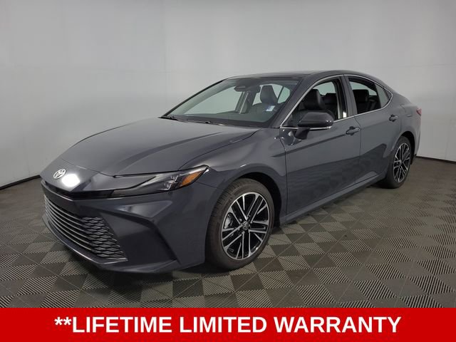 Used 2025 Toyota Camry XLE AWD/4WD image 3