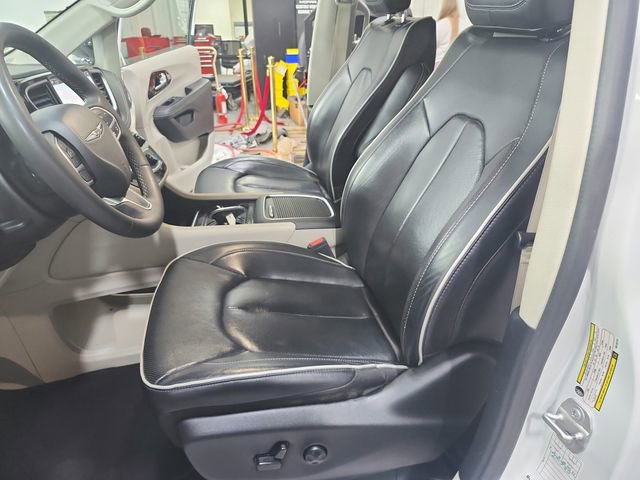 Used 2024 Chrysler Pacifica Limited image 19