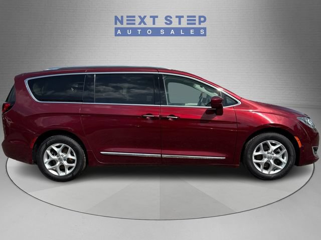 Used 2017 Chrysler Pacifica Touring-L Plus FWD image 9
