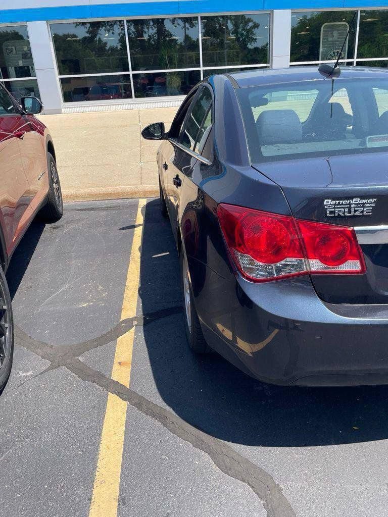 Used 2016 Chevrolet Cruze LT FWD image 2