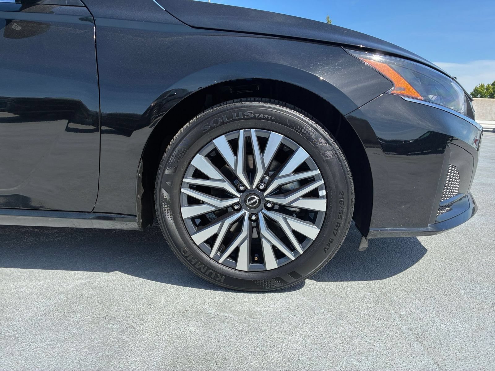 Used 2025 Nissan Altima 2.5 SV FWD image 29