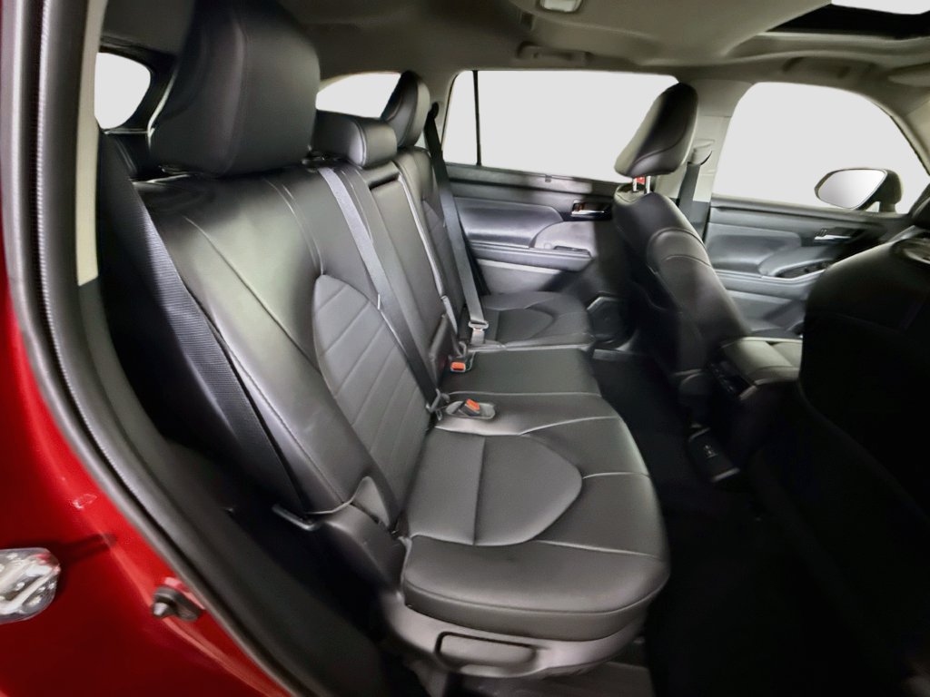 Certified 2022 Toyota Highlander XLE AWD/4WD image 33