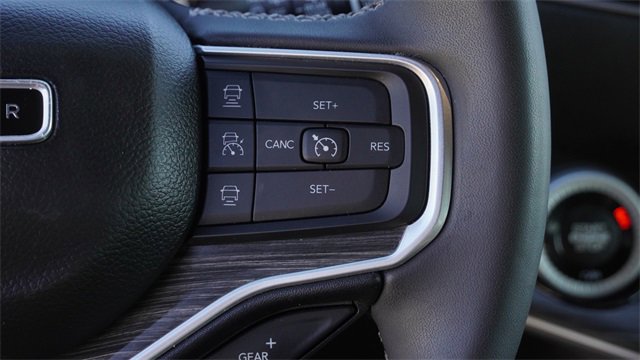 Used 2023 Jeep Wagoneer L Series III w/ Preferred Equipment Group image 28