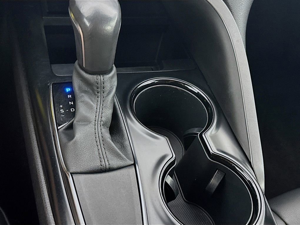 Used 2020 Toyota Camry SE FWD image 22