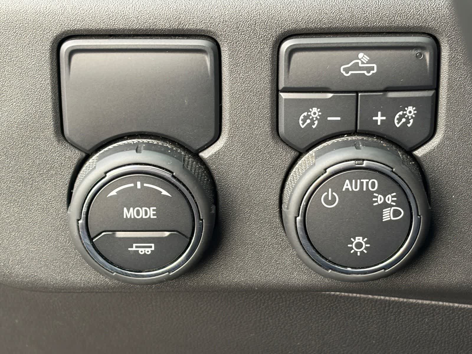Used 2023 Chevrolet Silverado 1500 LT w/ Convenience Package II RWD image 8