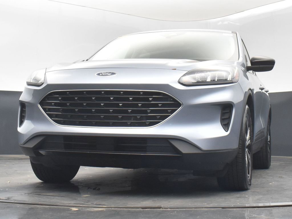 Used 2022 Ford Escape SE w/ SE Sport Appearance Package image 19