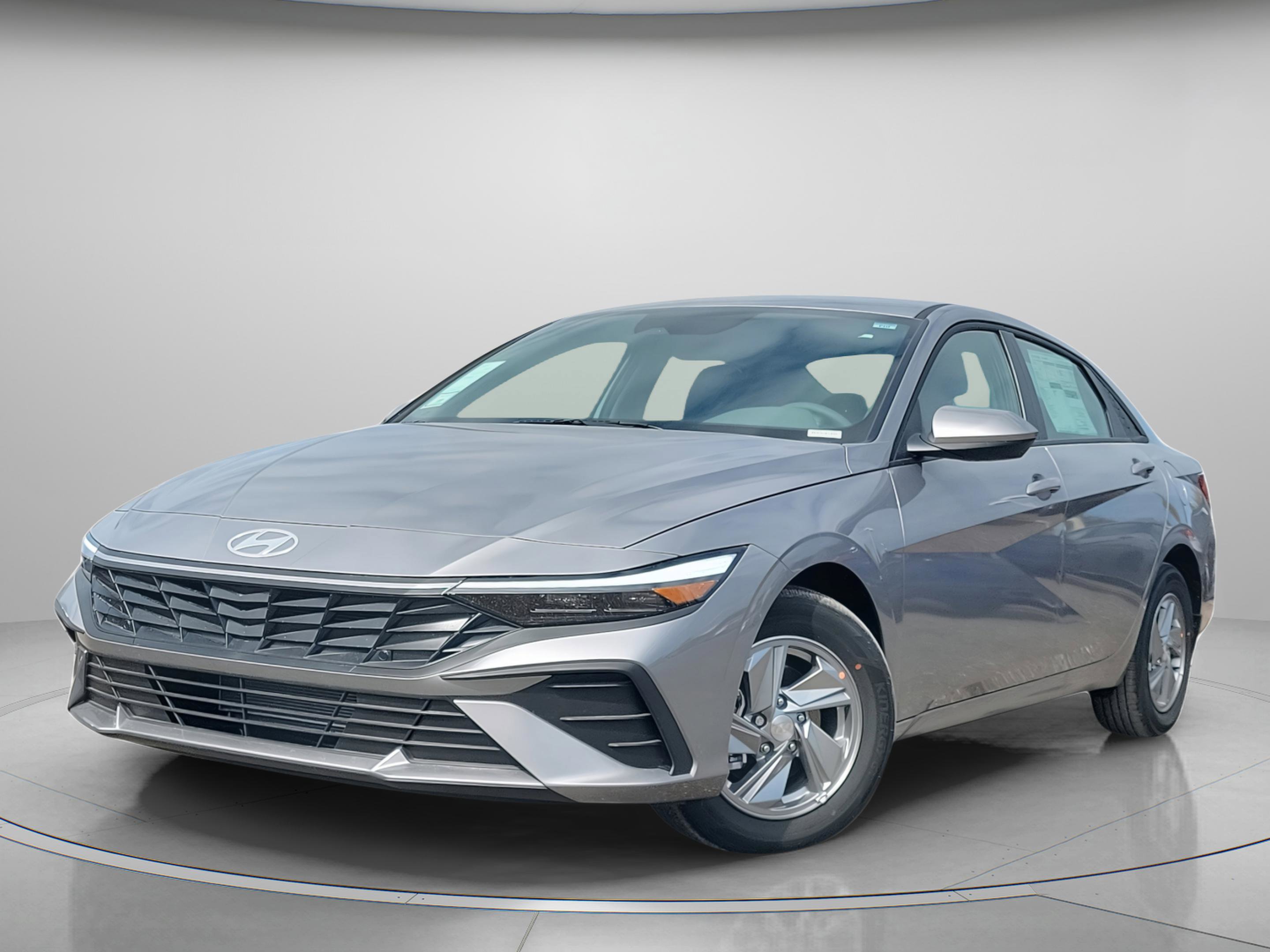 New 2026 Hyundai Elantra SE image 2