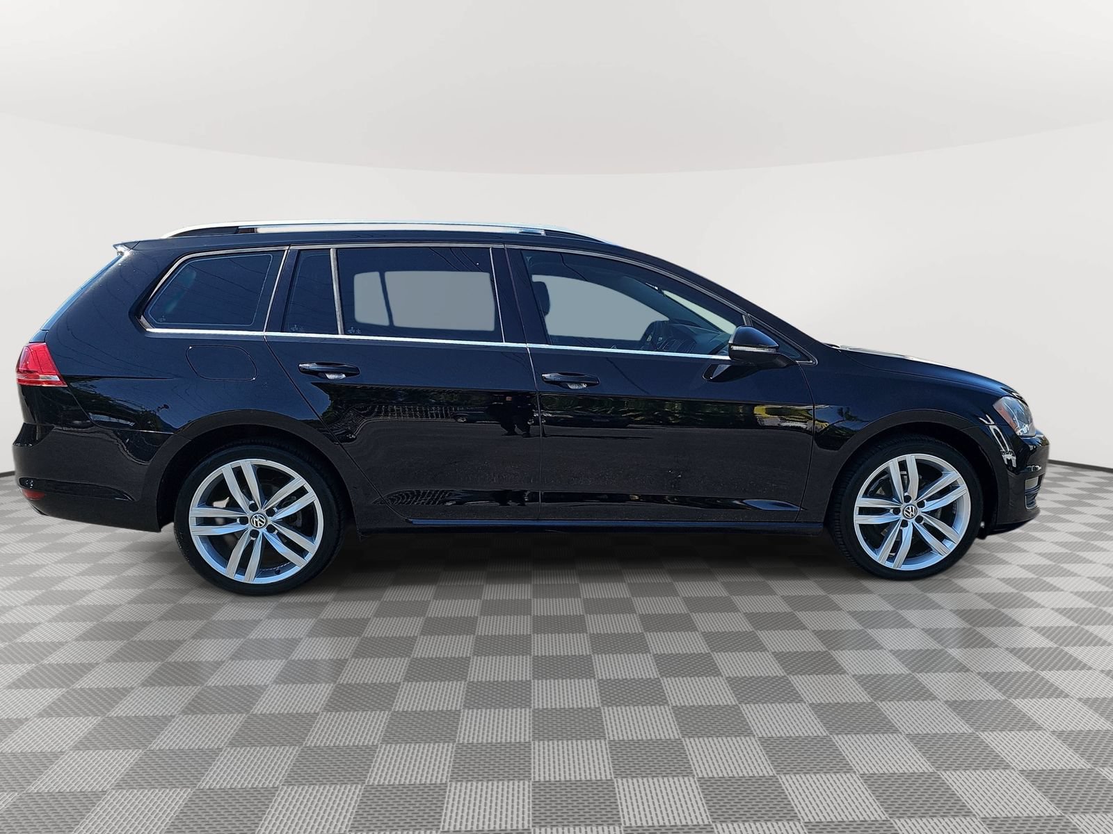 Used 2015 Volkswagen Golf SEL FWD image 4
