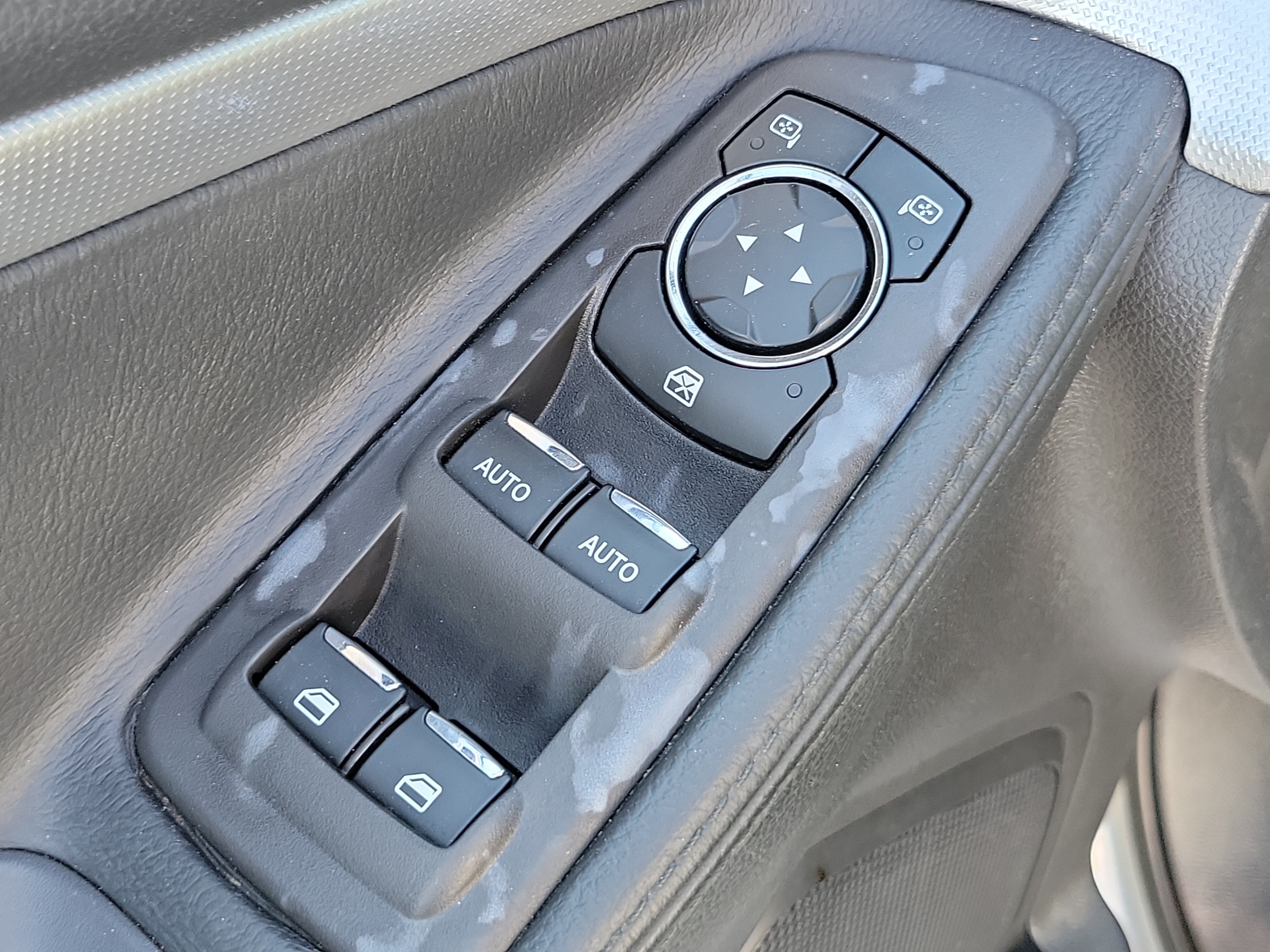 Used 2014 Ford Explorer XLT w/ Equipment Group 201A FWD image 22