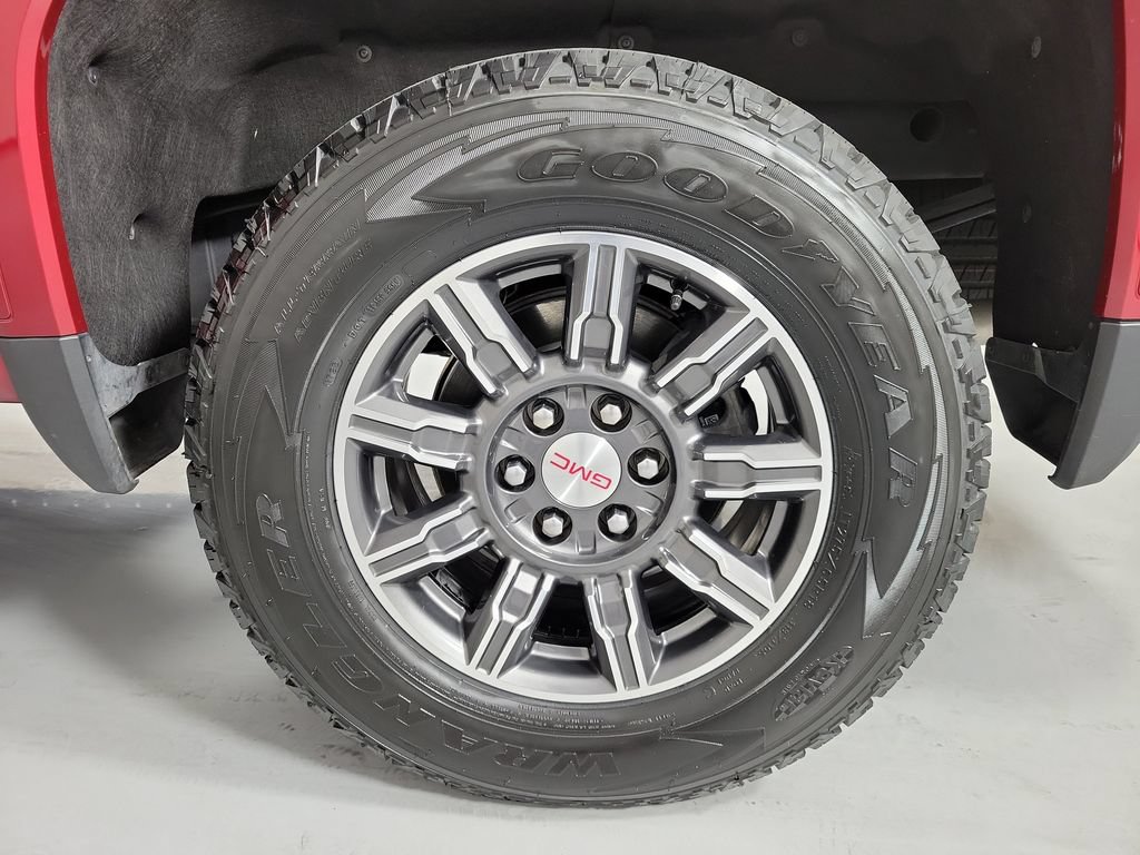 Used 2024 GMC Sierra 1500 AT4 w/ Technology Package AWD/4WD image 8