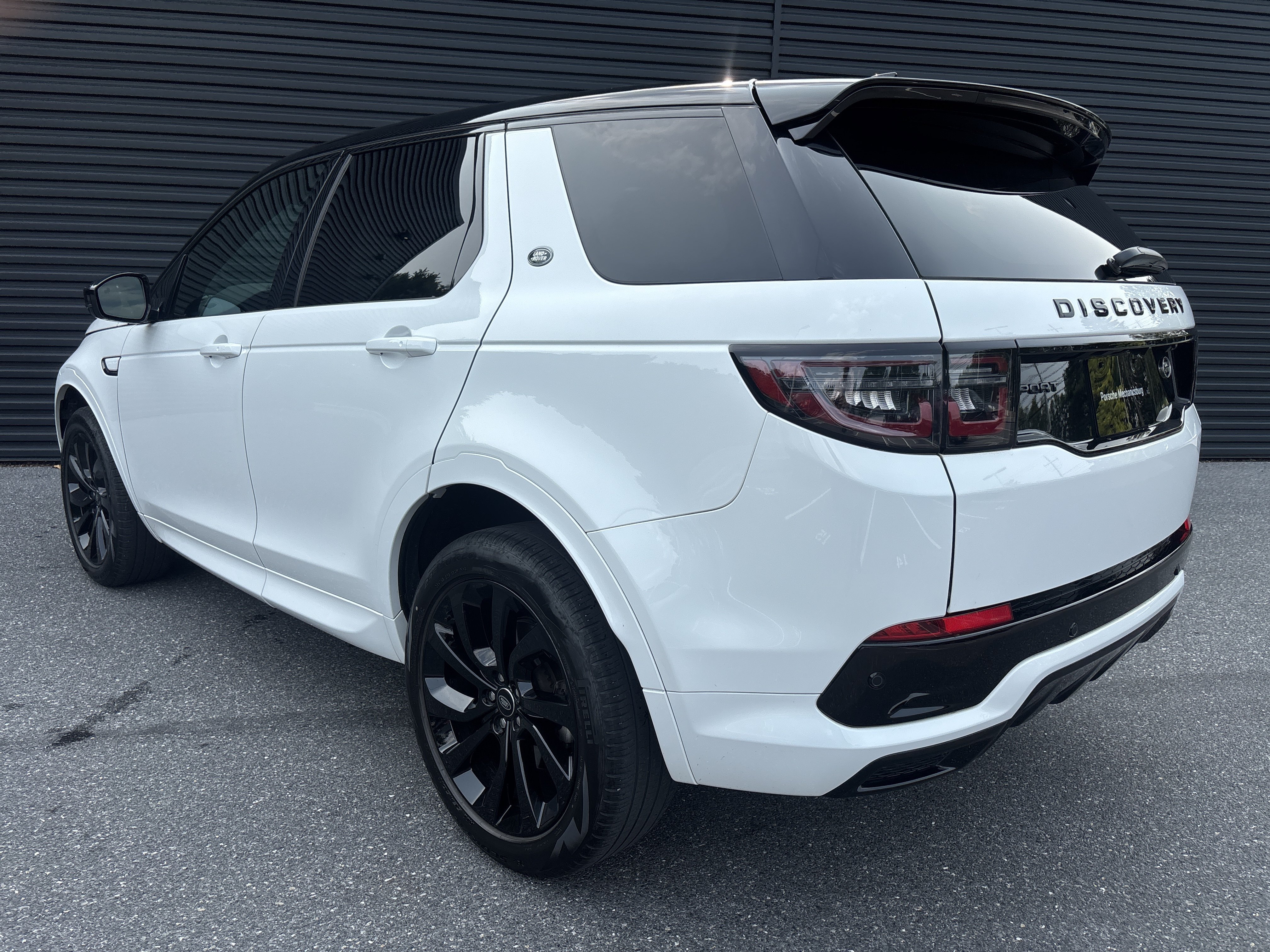 Used 2023 Land Rover Discovery Sport SE R-Dynamic AWD/4WD image 3