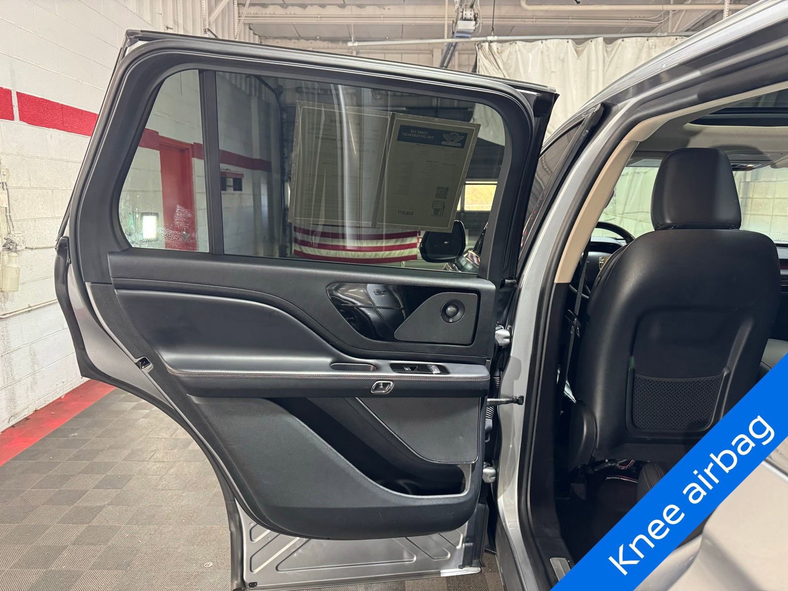 Used 2021 Lincoln Aviator Reserve w/ Elements Package Plus AWD/4WD image 11